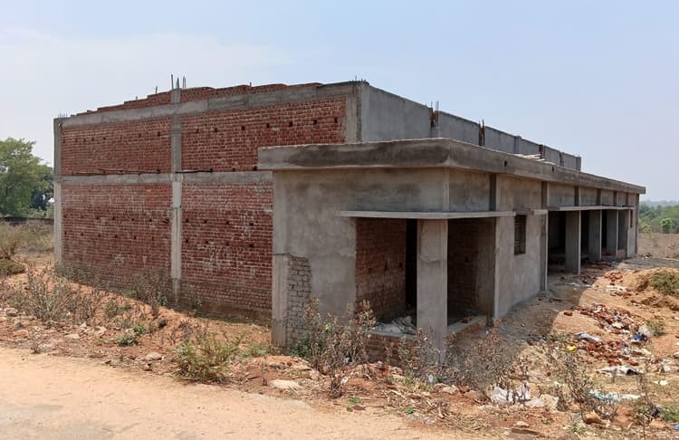 Giridih News :डेढ़ वर्ष में पूरा नहीं हुआ बुधूडीह पैक्स का निर्माण