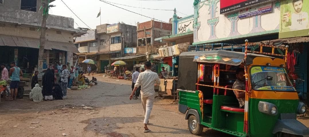 Giridih News :माल्डा बाजार में पानी व शौचालय की नहीं है कोई व्यवस्था