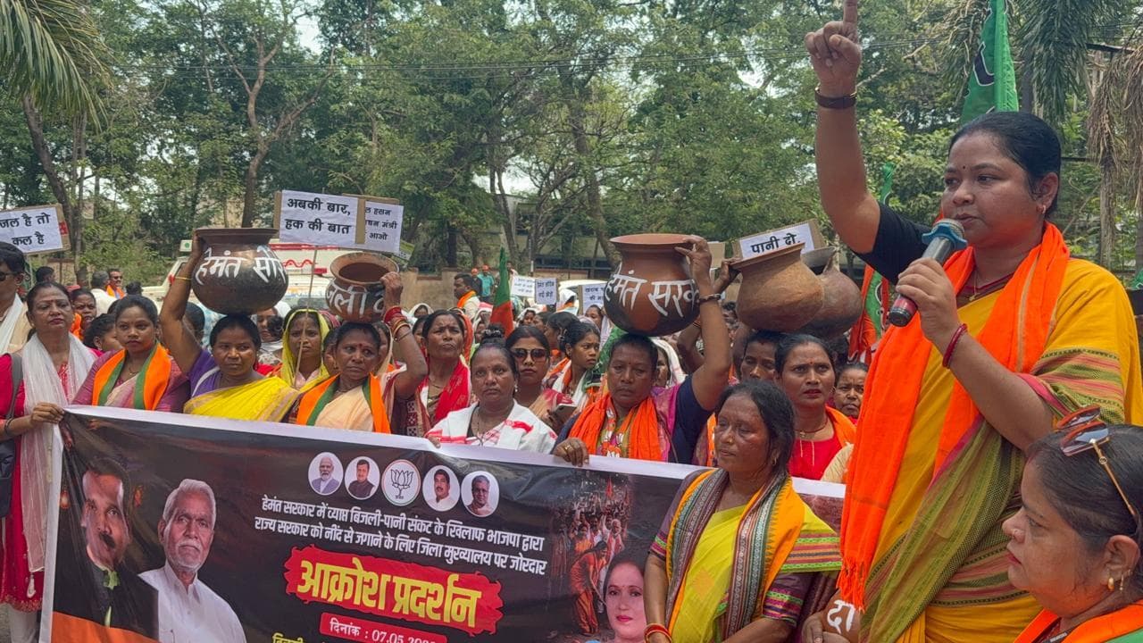 Chaibasa News : करोड़ों खर्च, फिर भी जनता प्यासी
