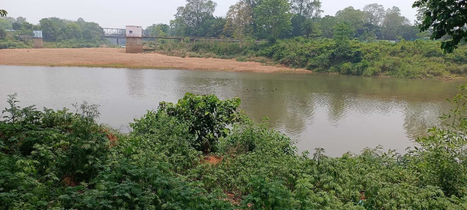 Chaibasa News : कानपुर बांध का गेट खुला, वैतरणी नदी को मिली संजीवनी