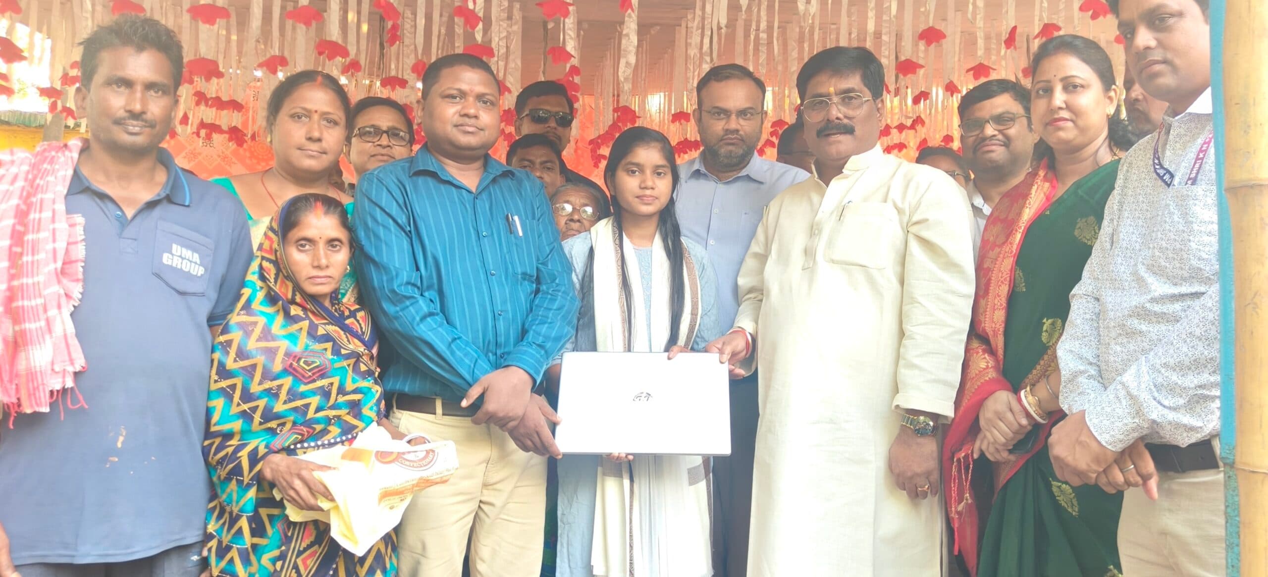 Bokaro News : आइए की स्टेट टॉपर की पढ़ाई का खर्च उठायेगी सरकार