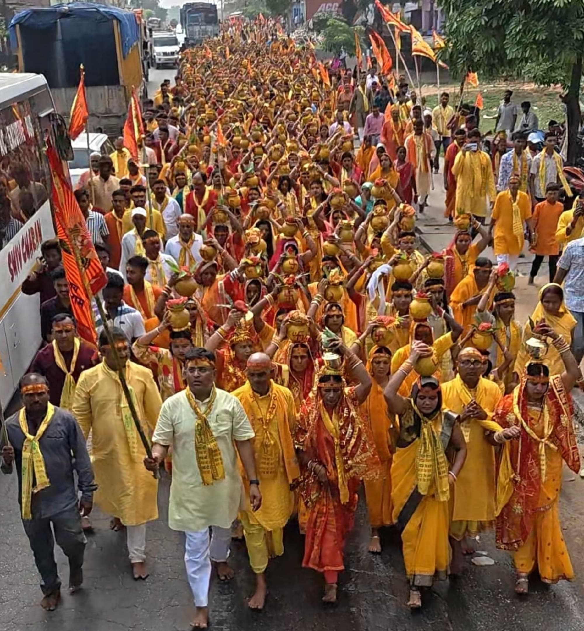 Bokaro News : दांतू में नौ दिवसीय यज्ञ शुरू, कलश यात्रा में उमड़े श्रद्धालु