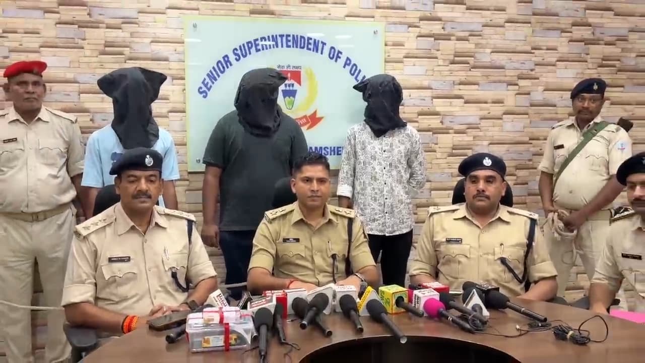 Jamshedpur News : कदमा : चेन स्नैचिंग के बाद सबूत मिटाने की कोशिश नाकाम, ज्वेलर्स समेत तीन गिरफ्तार