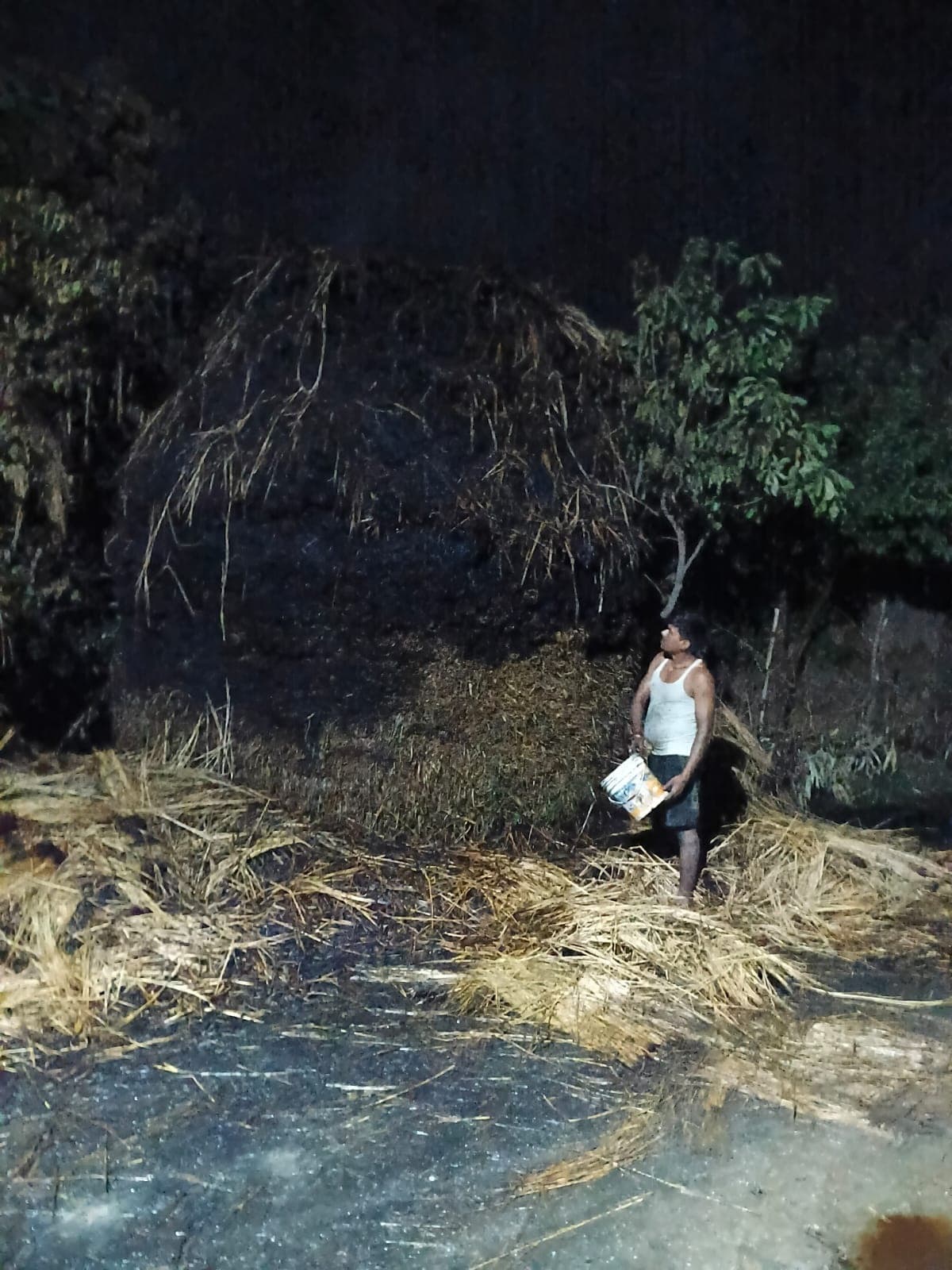 बारात के दौरान नेबारी के गंज में आग, एक लाख की क्षति
