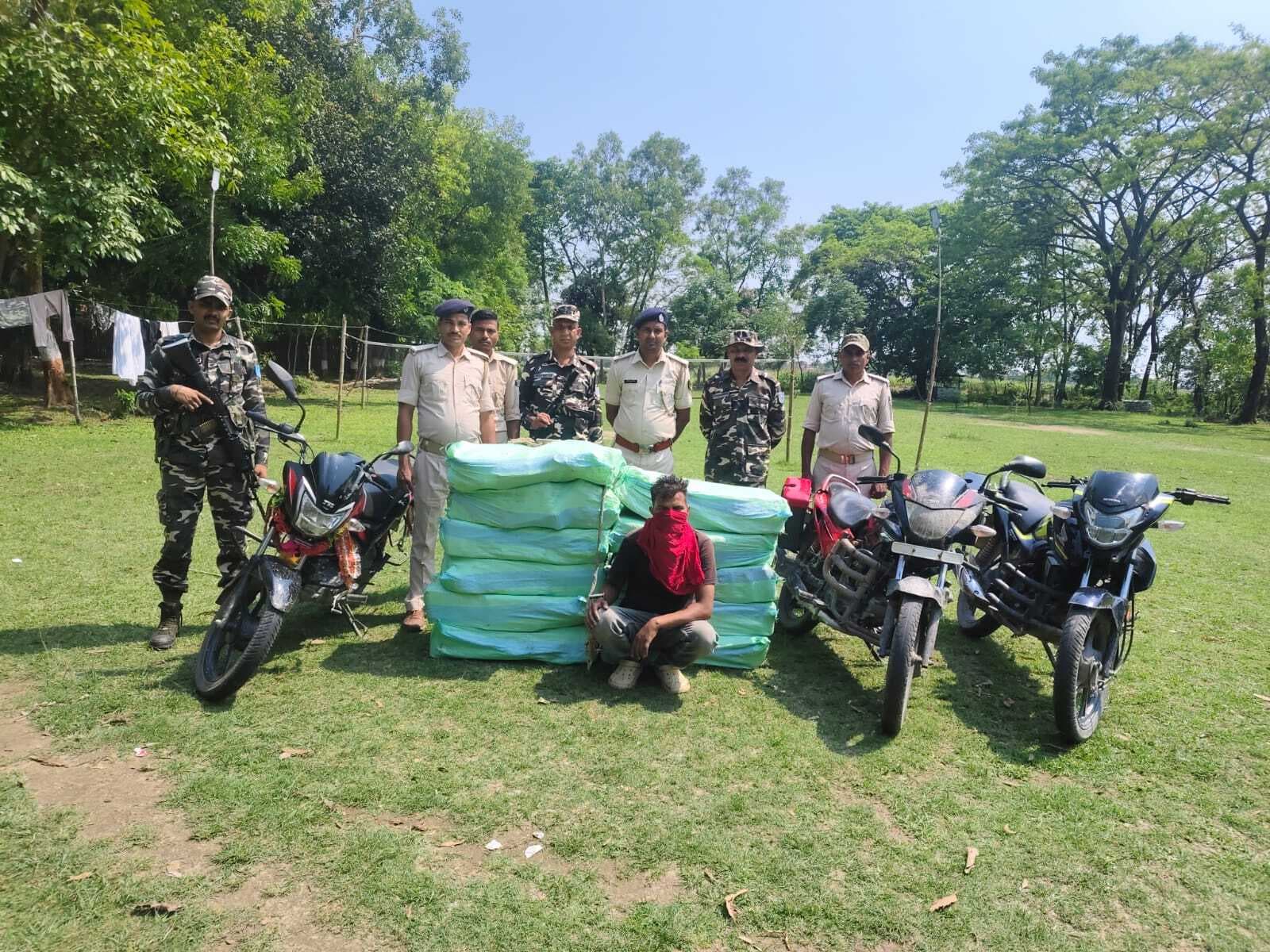 ARARIA : 990 बोतल नेपाली शराब के साथ तस्कर गिरफ्तार