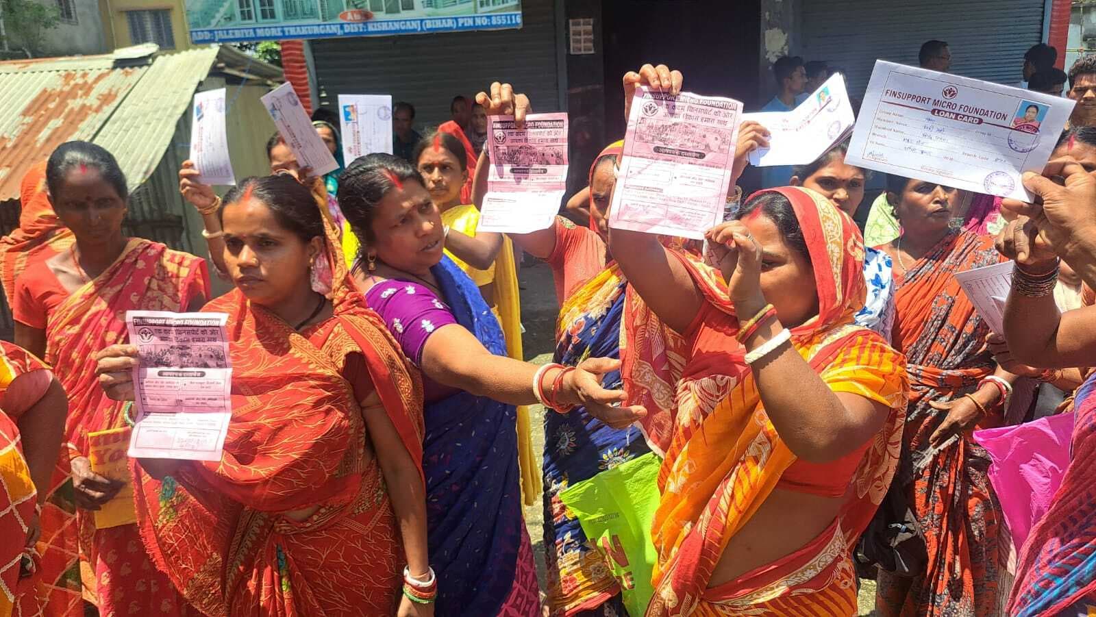 KISHANGANJ : गरीबी मिटाने का सपना दिखाया, जमा-पूंजी लेकर हो गये फरार