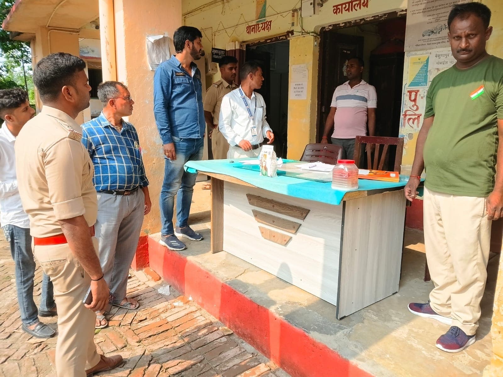 छह पशुओं के साथ बोरे में प्रतिबंधित मांस के साथ छह पकड़ाये