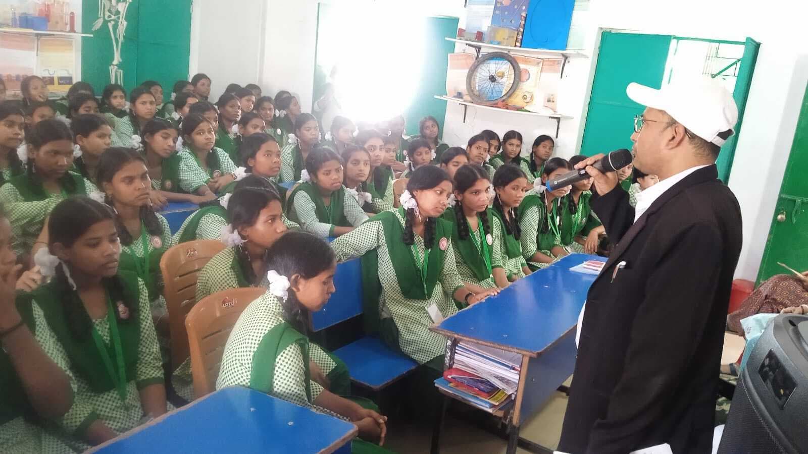 बच्चों को कानूनी अधिकार और शिक्षा के प्रति किया जागरूक