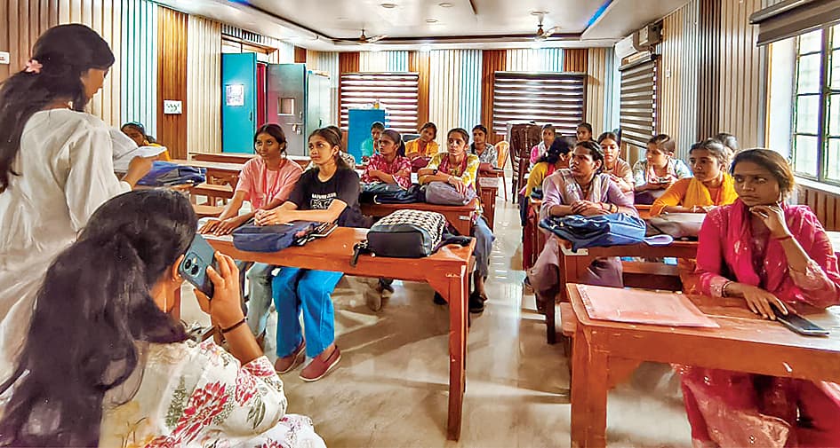 गया: सुविधाएं दें, वरना प्राचार्यों को भेजेंगे चूड़ियां, GBM कॉलेज में छात्राओं के मुद्दे पर ABVP का अल्टीमेटम