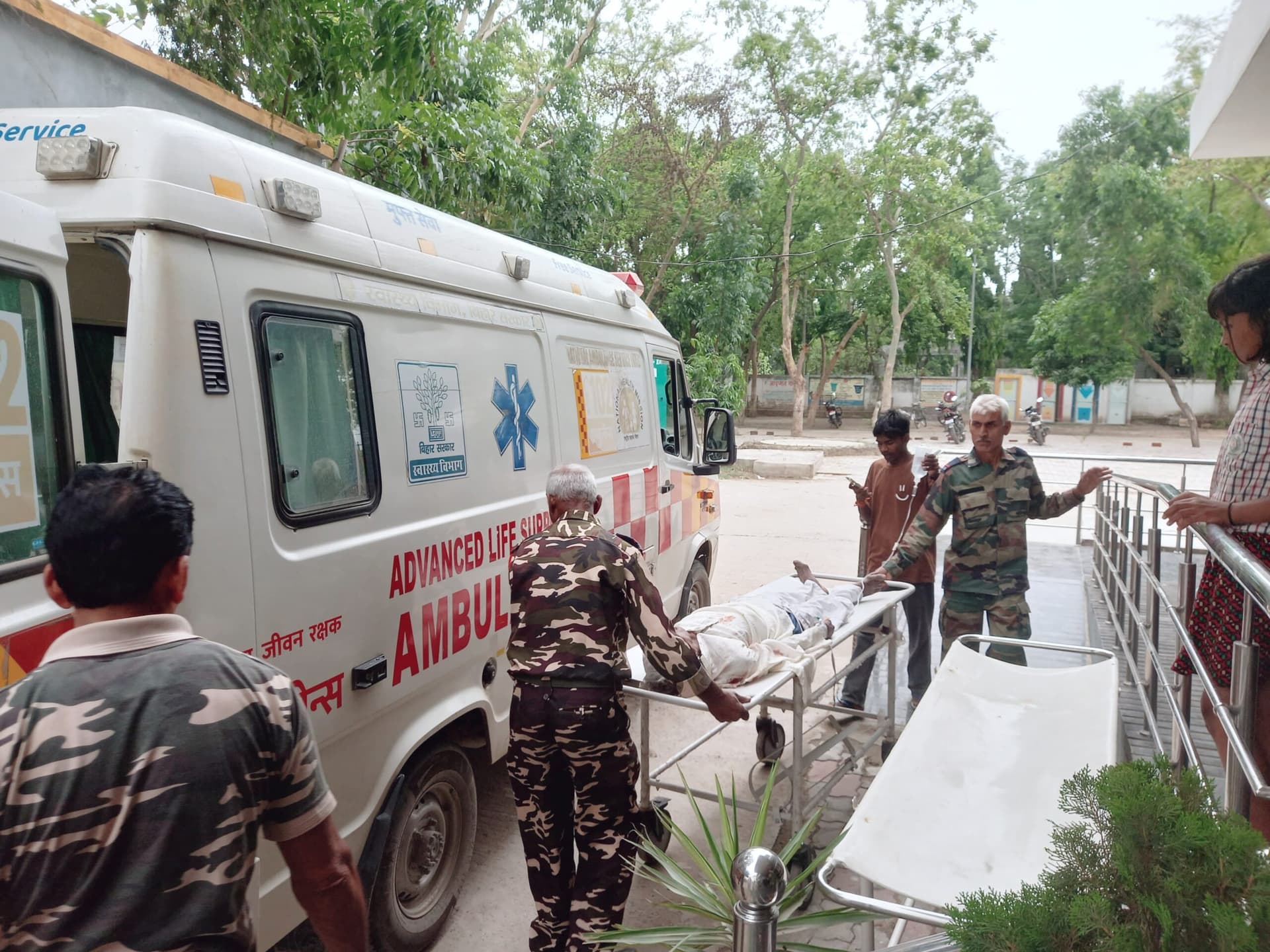 Gopalganj News : फुलवरिया में नाले में गंभीर रूप से घायल अवस्था में मिले वृद्ध, सदर अस्पताल रेफर