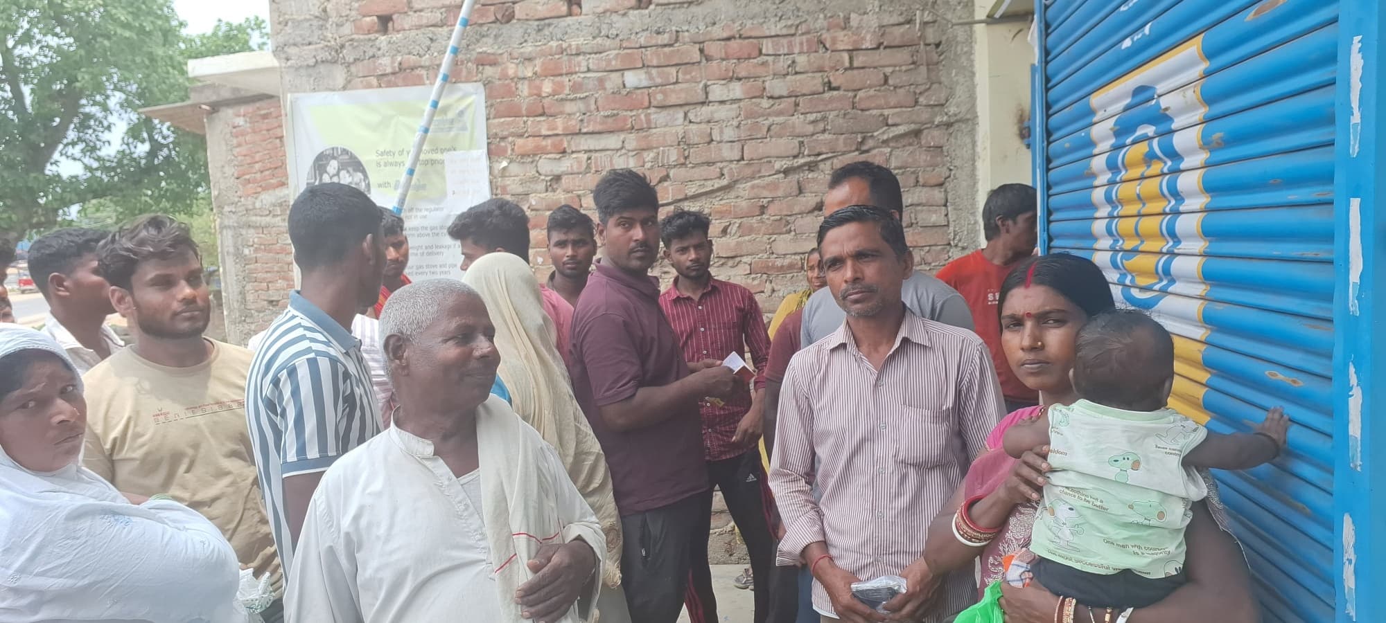 कुरसेला: भारत गैस गोदाम में मजदूरी भुगतान पर फंसा पेच