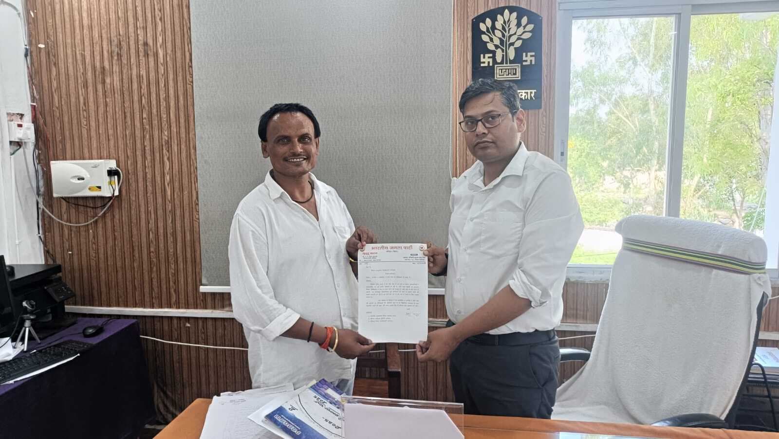 मनिहारी एसडीएम को मांग पत्र देकर स्टीमर फेरी सेवा चलाने की मांग