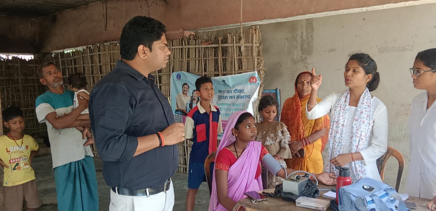 निरीक्षण में आंगनबाड़ी केंद्र में कम उपस्थिति पर एसडीओ ने मांगा जवाब