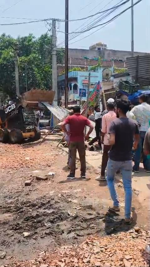 तीसरे दिन भी चला जिला प्रशासन का बुलडोजर, अतिक्रमणकारियों में मचा हड़कंप