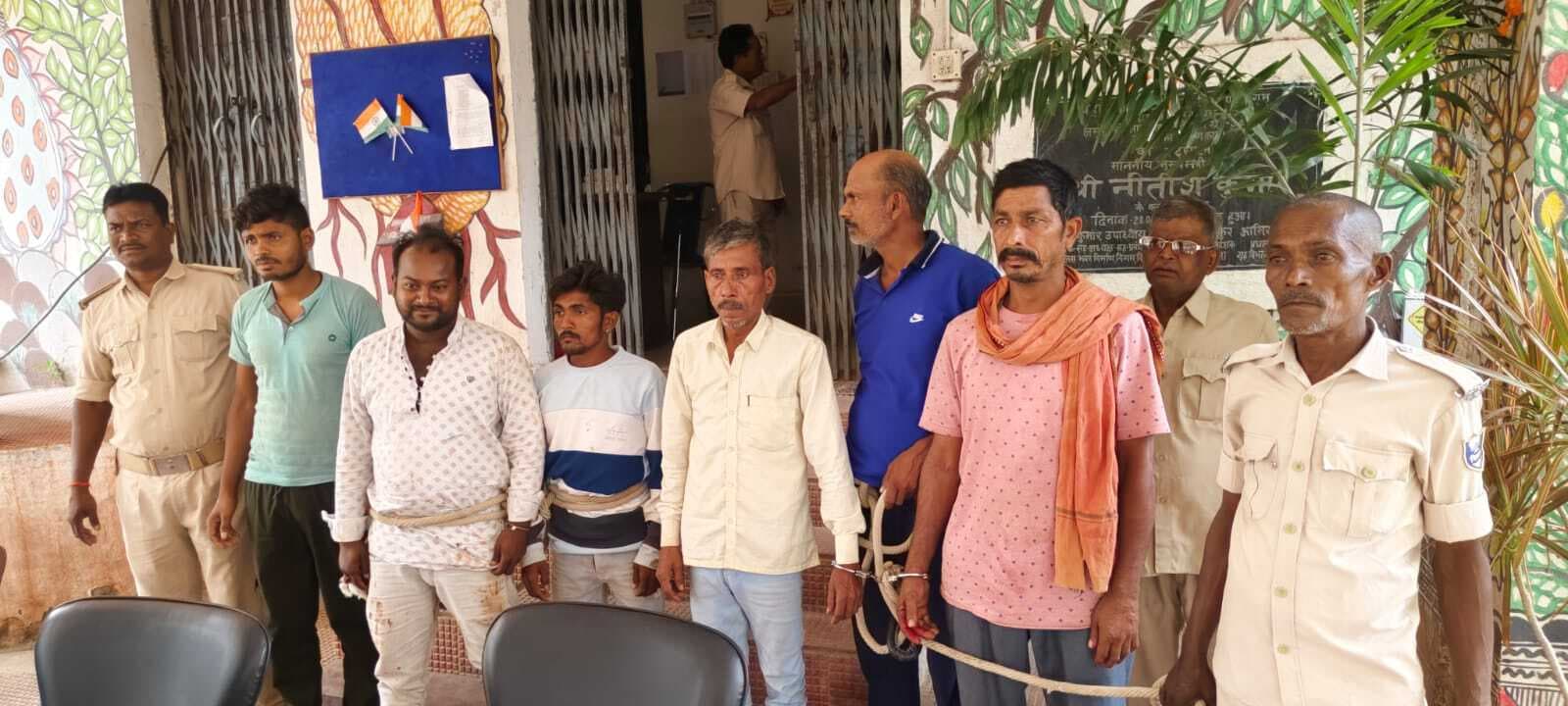 गिद्धौर पुलिस ने शराब तस्कर समेत छह को किया गिरफ्तार