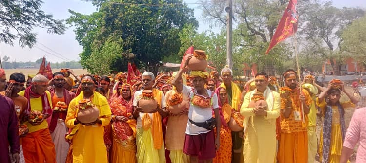 मानपुर में शतचंडी सह हनुमंत यज्ञ को लेकर निकली भव्य शोभायात्रा