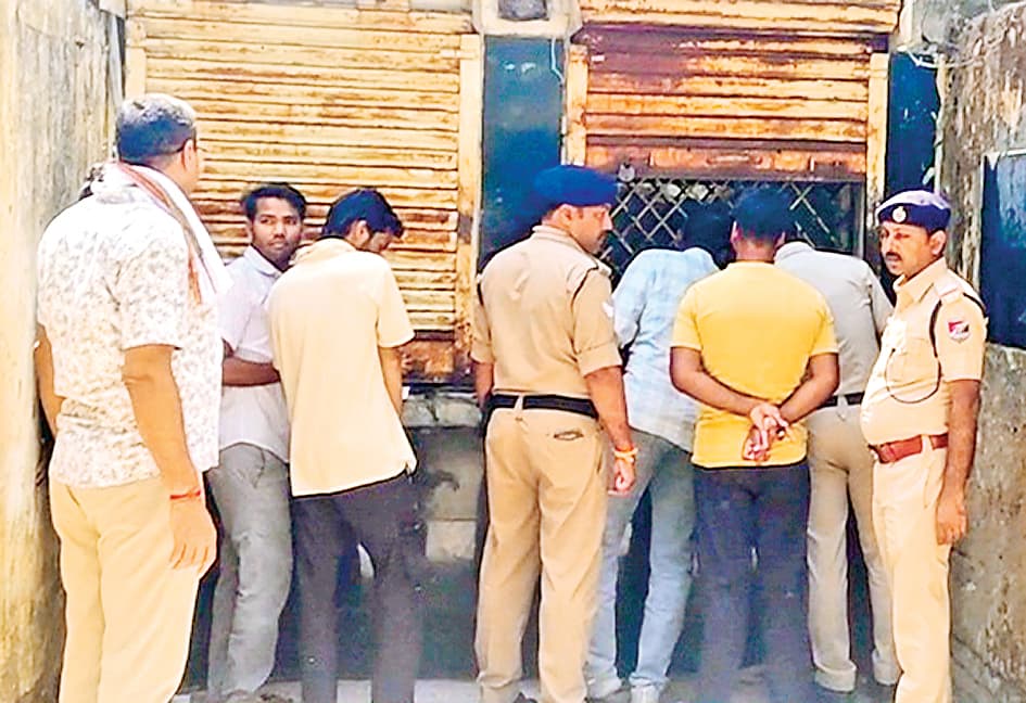 बोधगया से शेरघाटी तक रेलवे की छापेमारी: अवैध टिकट सिंडिकेट में हड़कंप, कई दलालों के नाम आए सामने
