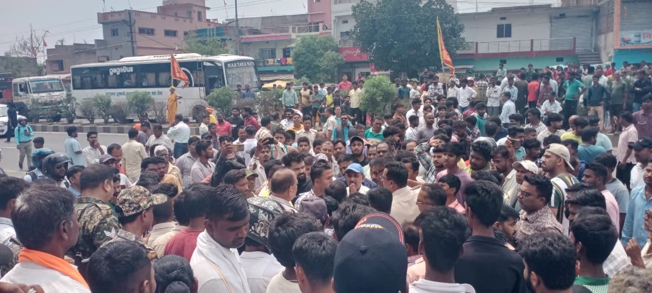हाइवा की चपेट में आये छात्र की मौत