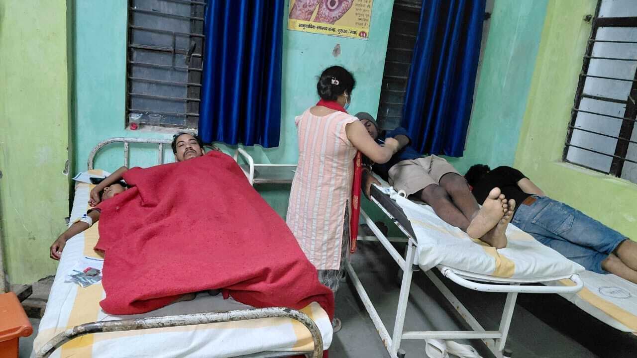 गया: तिलक समारोह की दावत के बाद 40 लोगों को फूड प्वॉयजनिंग, CHC में लगी मरीजों की कतार