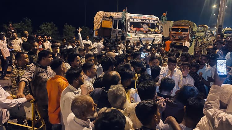 Giridih News : ट्रक ने इसरी बाजार में  30 लोगों को कुचला, पांच की मौत