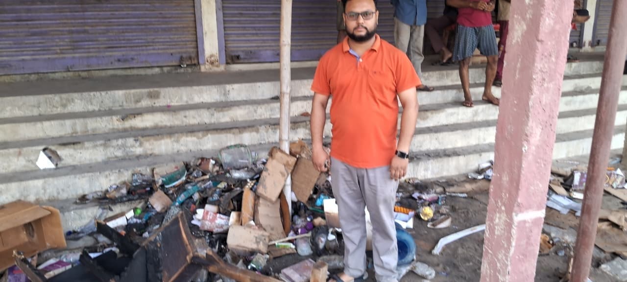 Purnia, शॉर्ट सर्किट से मेडिकल स्टोर में लगी आग, लाखों की दवा जलकर राख