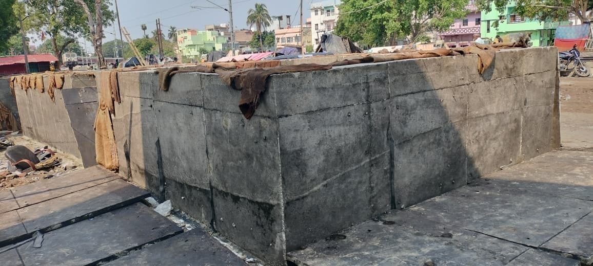 Bhagalpur. रेलवे गुमटी नंबर 1 से 3 के बीच बिछी पटरियां, अंडरपास के लिए बॉक्स निर्माण का काम शुरू