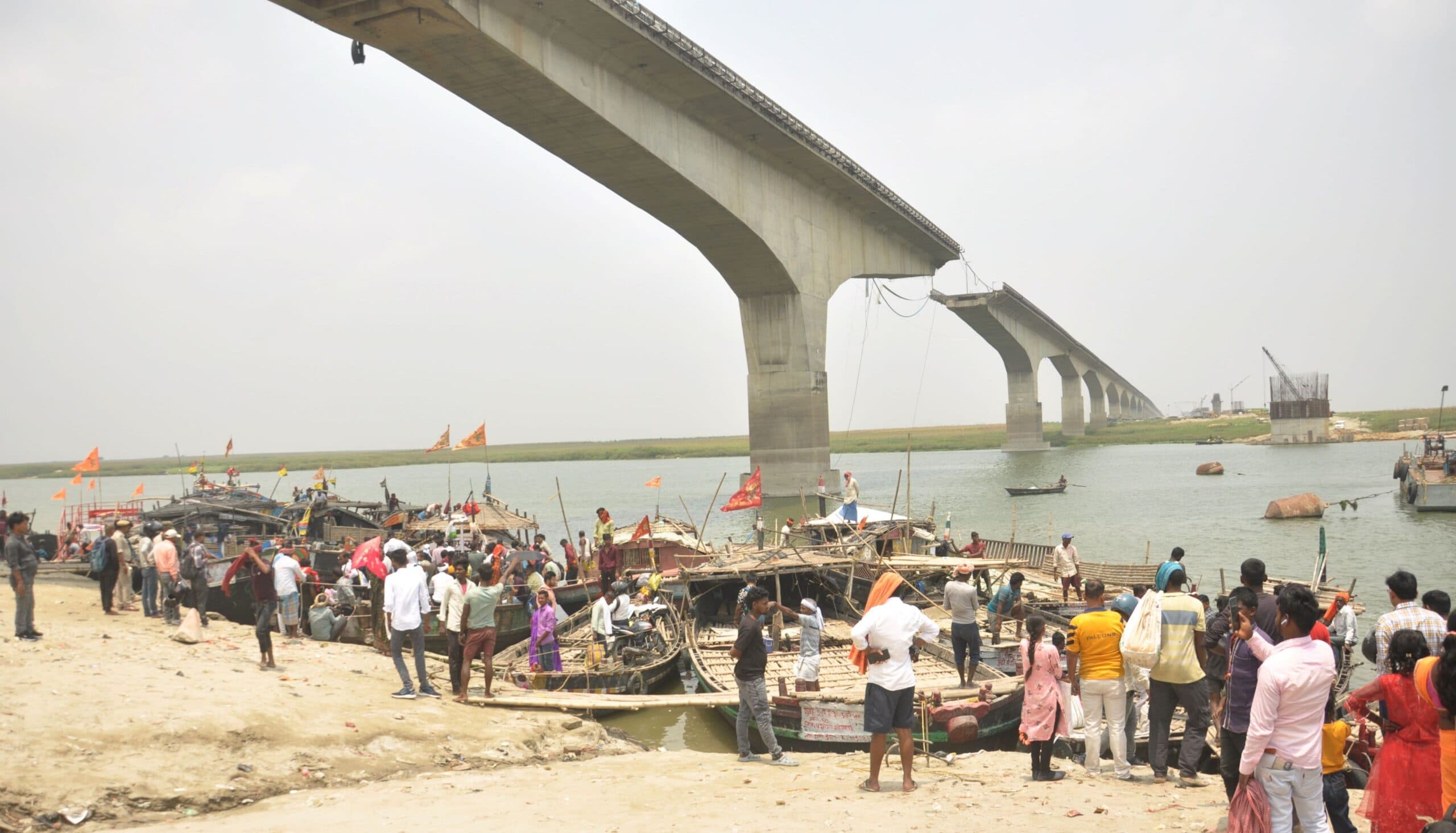 Bhagalpur, बरारी लंच घाट पर दो नावों की टक्कर, बड़ा हादसा टला