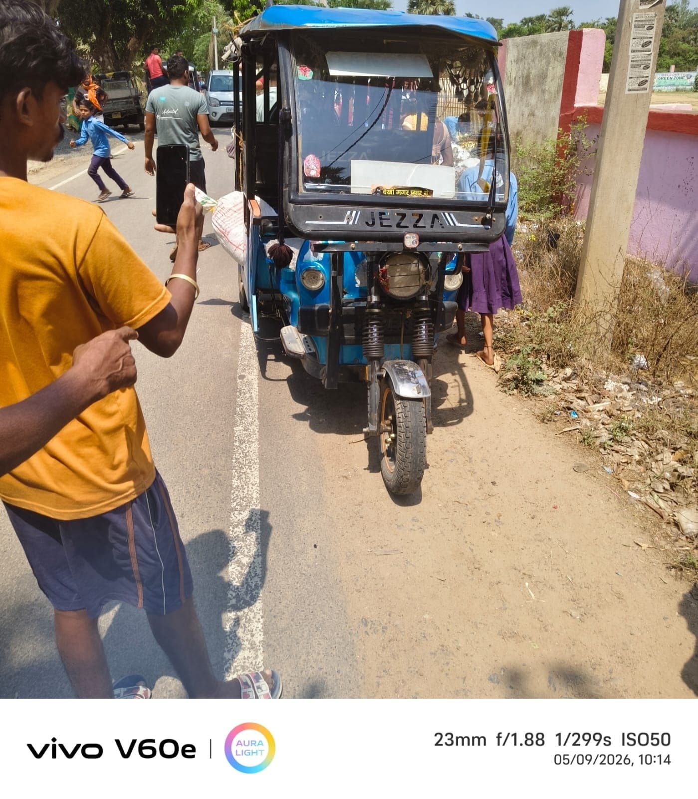 स्कूल के बच्चों पर पलटा टोटो, चार छात्र समेत छह घायल