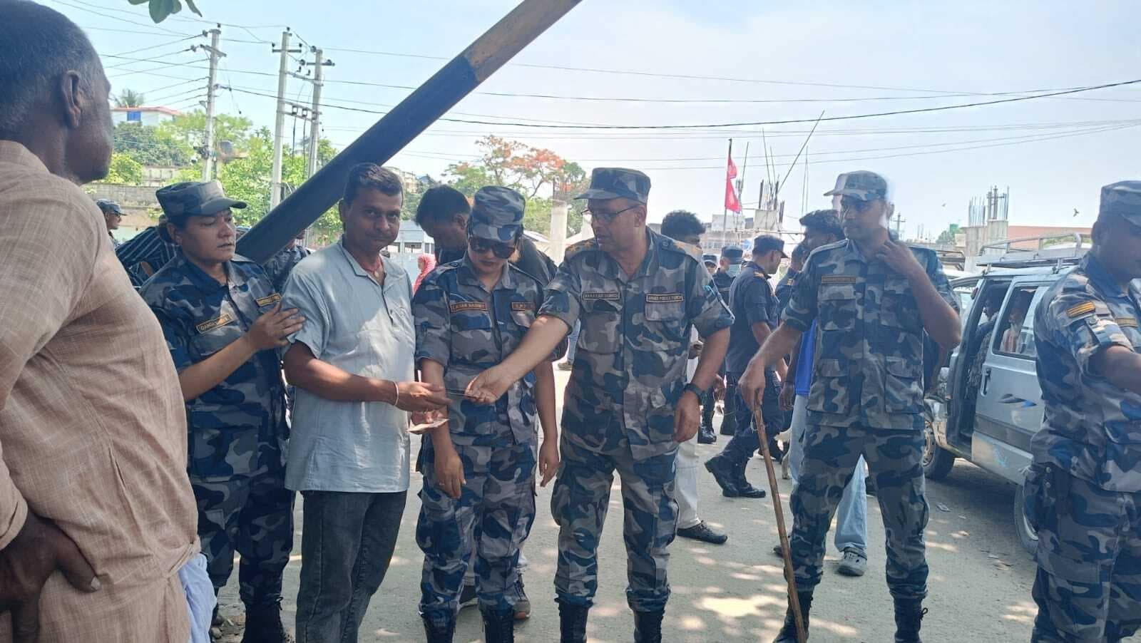 Araria, भारत-नेपाल सीमा पर नेपाल में प्रवेश पर जांच की जा रही नागरिकता प्रमाण पत्र