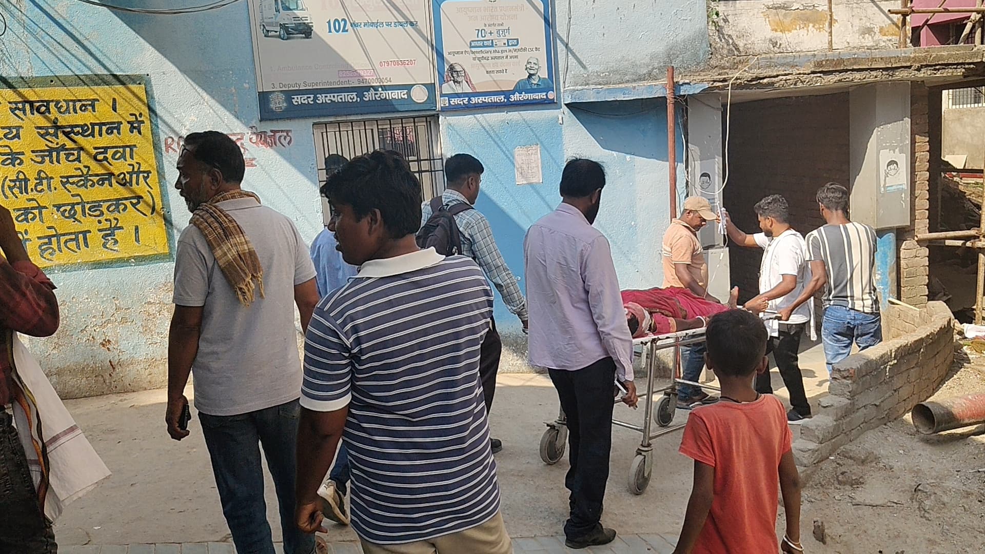 औरंगाबाद के कुटुंबा थाना मोड़ पर दो बाइकों की टक्कर, एक ही बाइक पर सवार पांच घायल