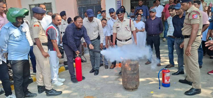 जीएमसीएच में अग्निशमन विभाग का मॉकड्रिल, आग से बचाव के सिखाये गुर