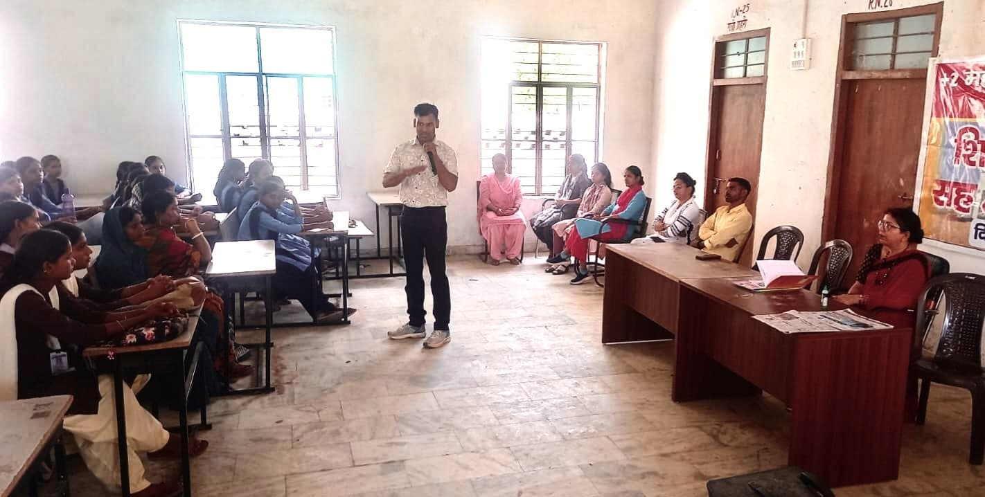 शिक्षक-अभिभावक संगोष्ठी में बच्चों के प्रगति सहित नियमित उपस्थिति पर हुई चर्चा