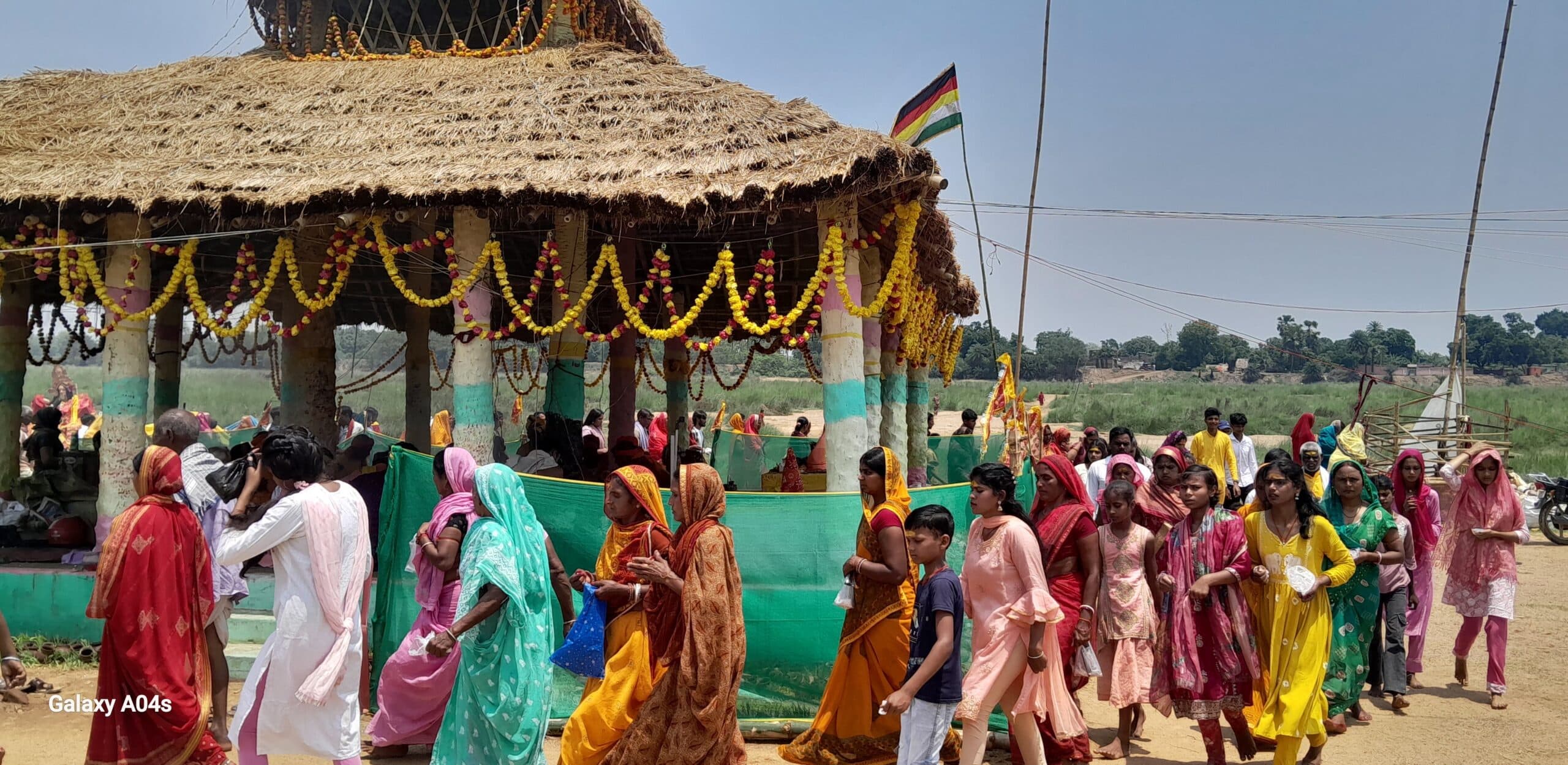 महायज्ञ के आठवें दिन गोविंदपुर में उमड़ी श्रद्धालुओं की भीड़, भक्तिमय बना माहौल