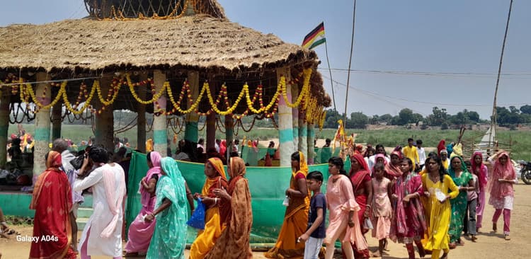 महायज्ञ के आठवें दिन गोविंदपुर में उमड़ी श्रद्धालुओं की भीड़, भक्तिमय बना माहौल