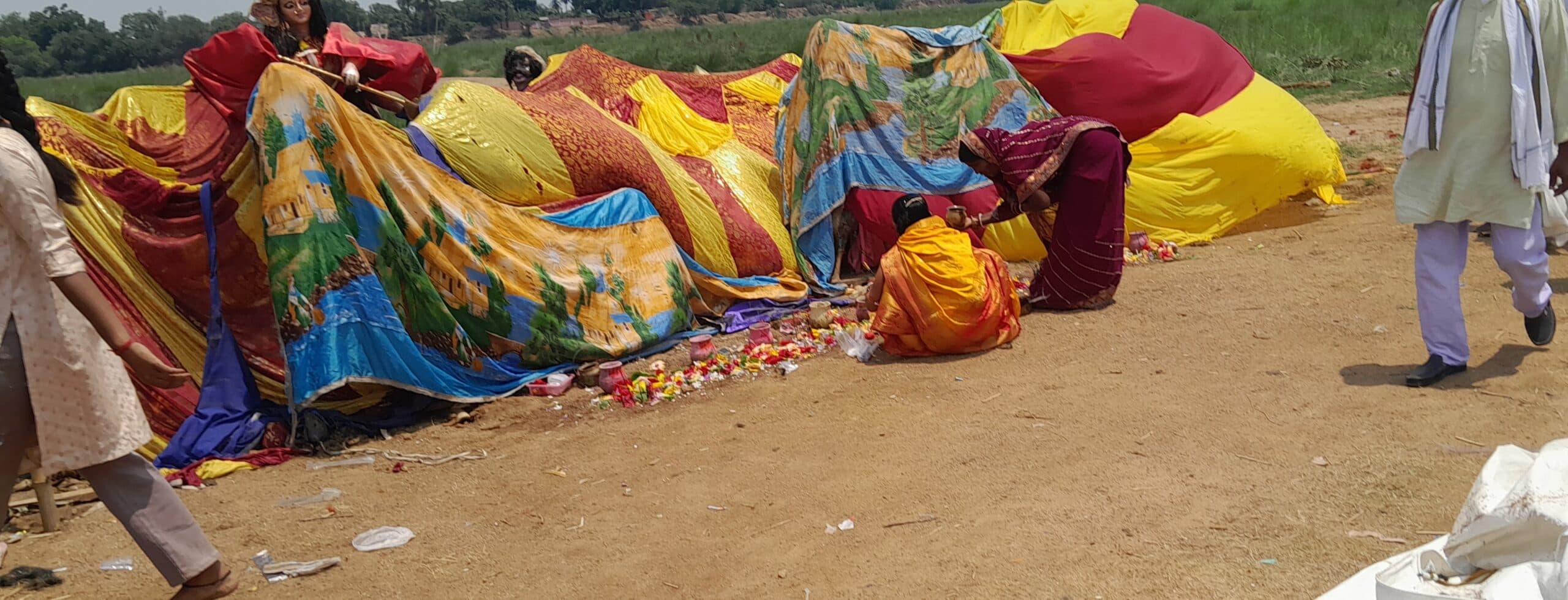 तेज बारिश से महायज्ञ स्थल का पंडाल गिरा, प्रतिमाएं क्षतिग्रस्त