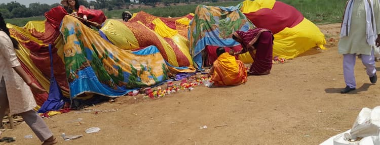 तेज बारिश से महायज्ञ स्थल का पंडाल गिरा, प्रतिमाएं क्षतिग्रस्त