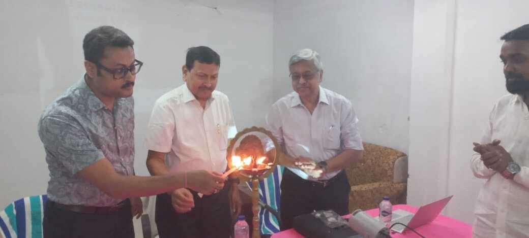 शिविर में विशेषज्ञ चिकित्सक ने हार्ट अटैक से बचाव की दी जानकारी
