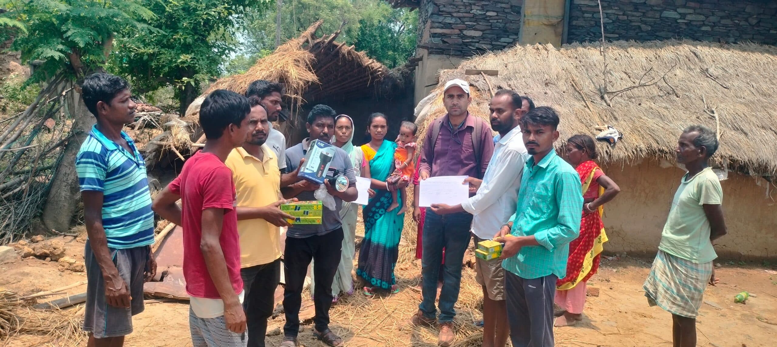 जंगली हाथियों ने किया घर ध्वस्त