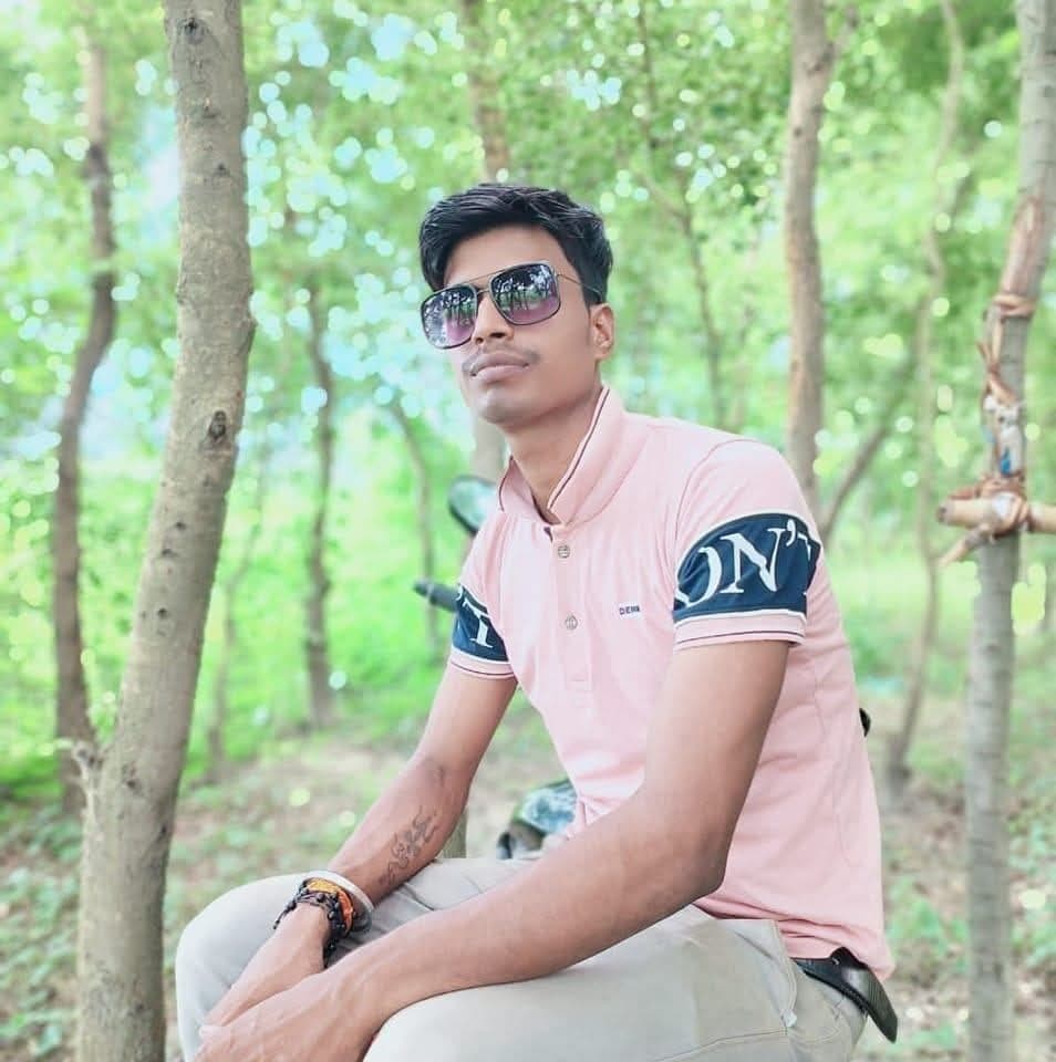 Bhagalpur news पिकअप वैन ने खड़े ट्रक में मारी टक्कर, वैन चालक की मौत, दूसरा जख्मी