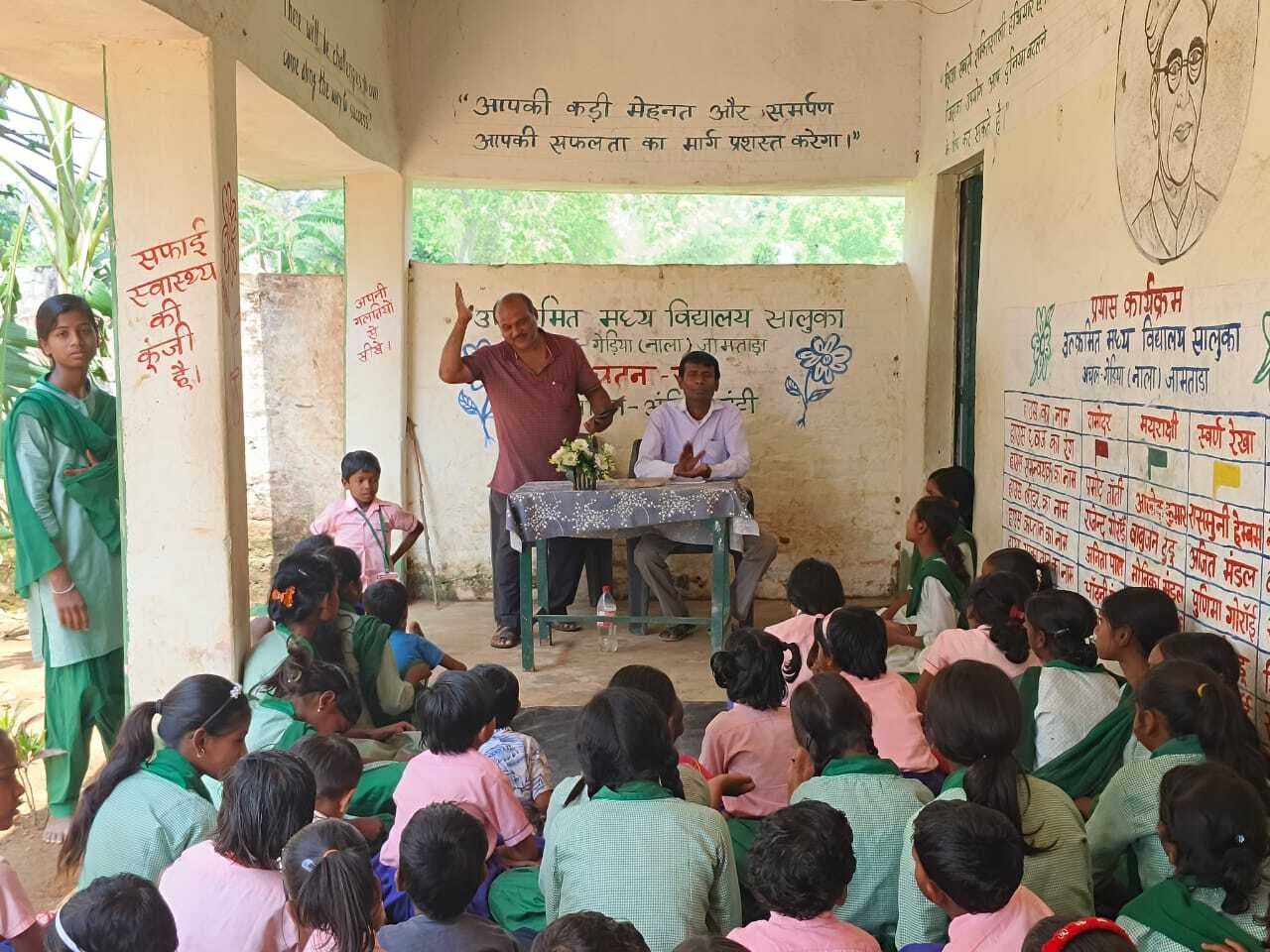 बच्चों ने मातृ दिवस पर मां के प्रति प्रगट किया सम्मान
