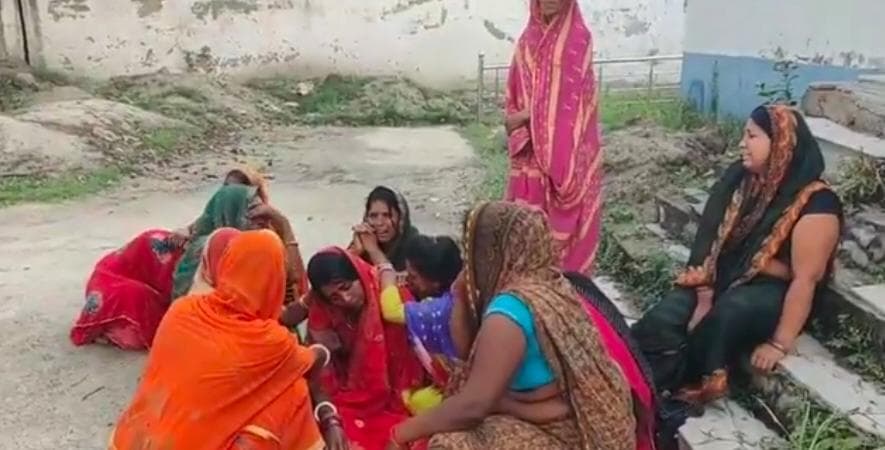 अलग-अलग जगहों पर सड़क दुर्घटना में पिकअप चालक सहित दो लोगों की हुई मौत