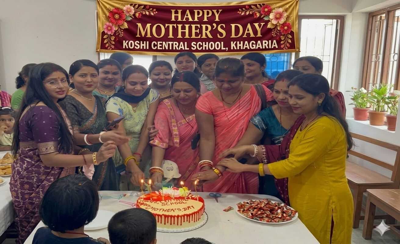 कोशी सेंट्रल स्कूल में अभिभावकों ने केक काटकर मनाया मातृ दिवस