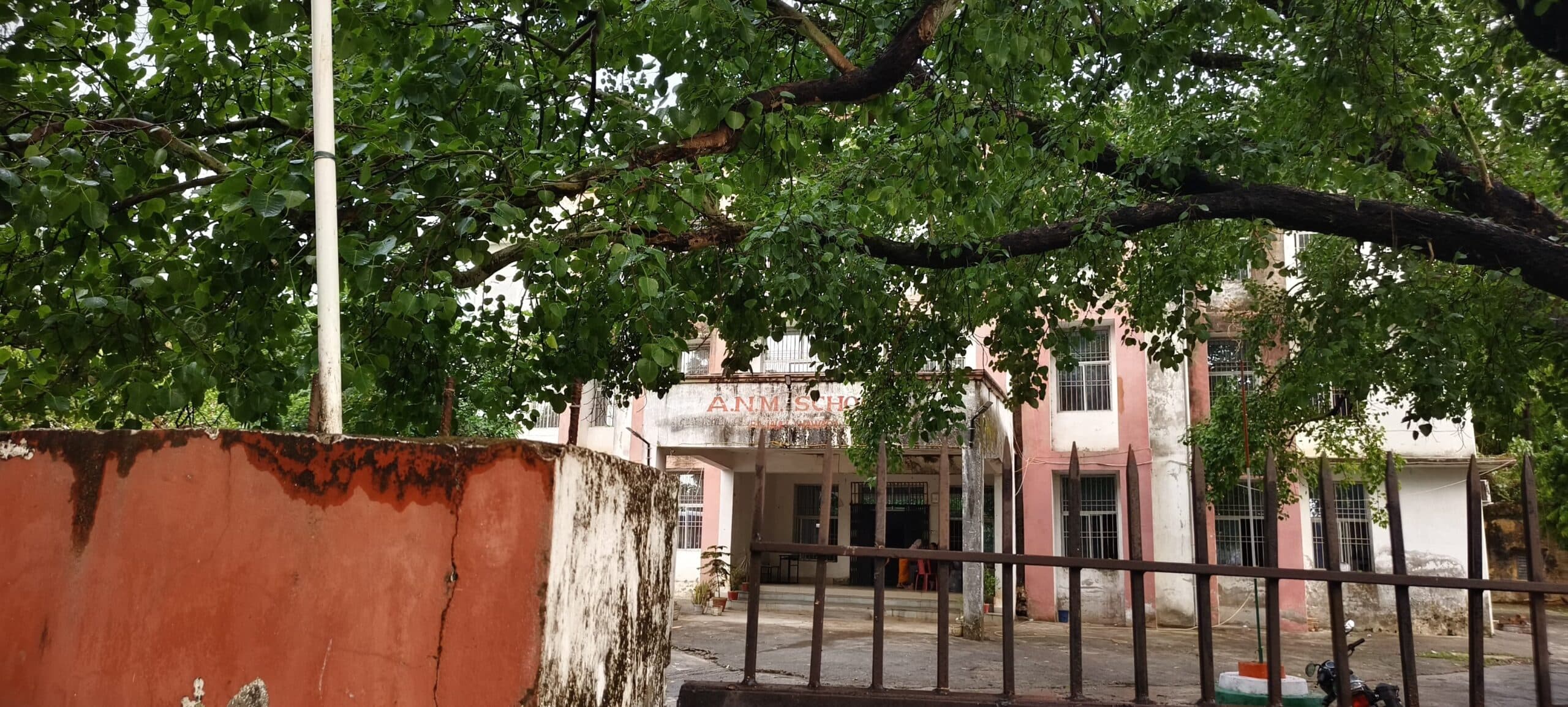 एएनएम ट्रेनिंग स्कूल में हाइवोल्टेज ड्रामा, युवक ने छात्रा की मांग में भरा सिंदूर