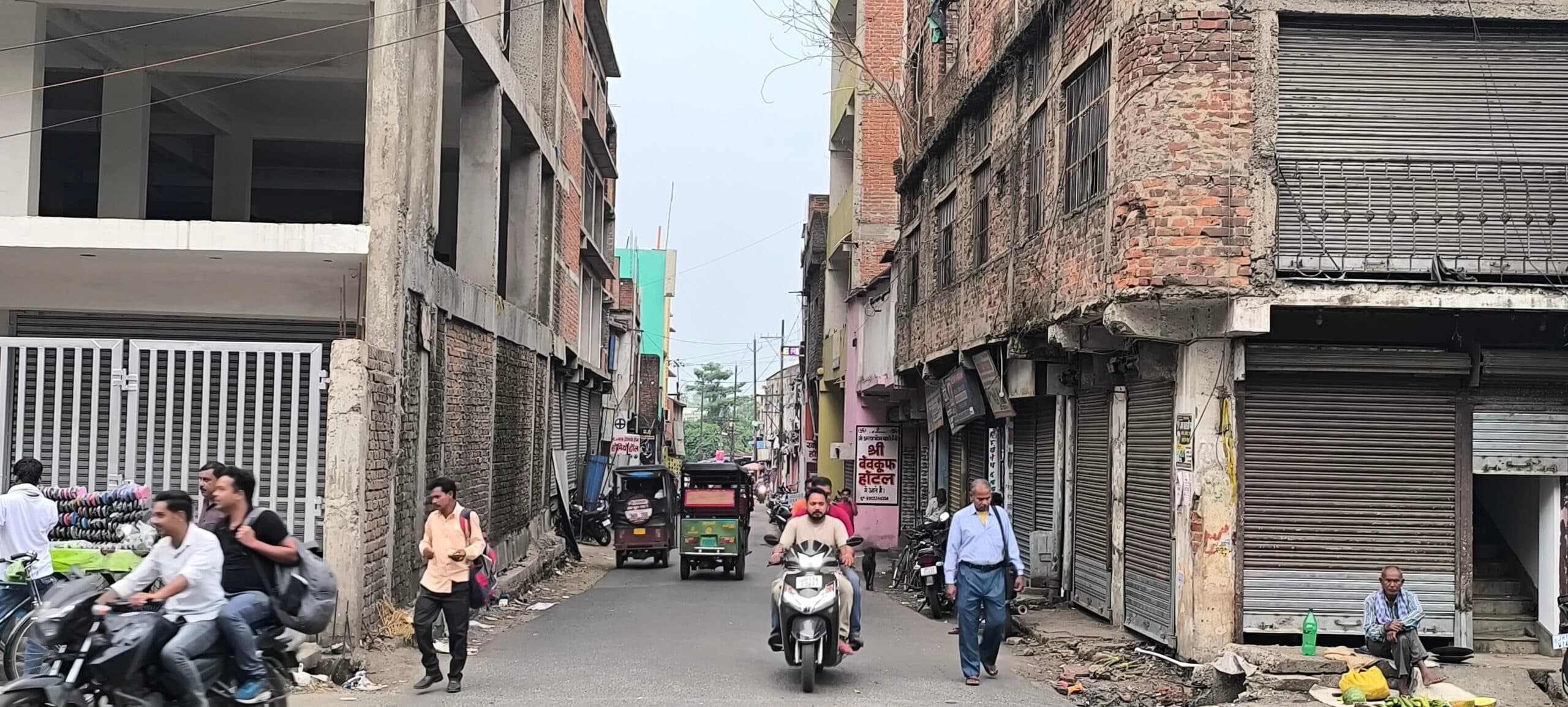Giridih News :झारखंड बिल्डिंग बायलॉज का उल्लंघन कर गिरिडीह शहर में बनाये जा रहे हैं भवन