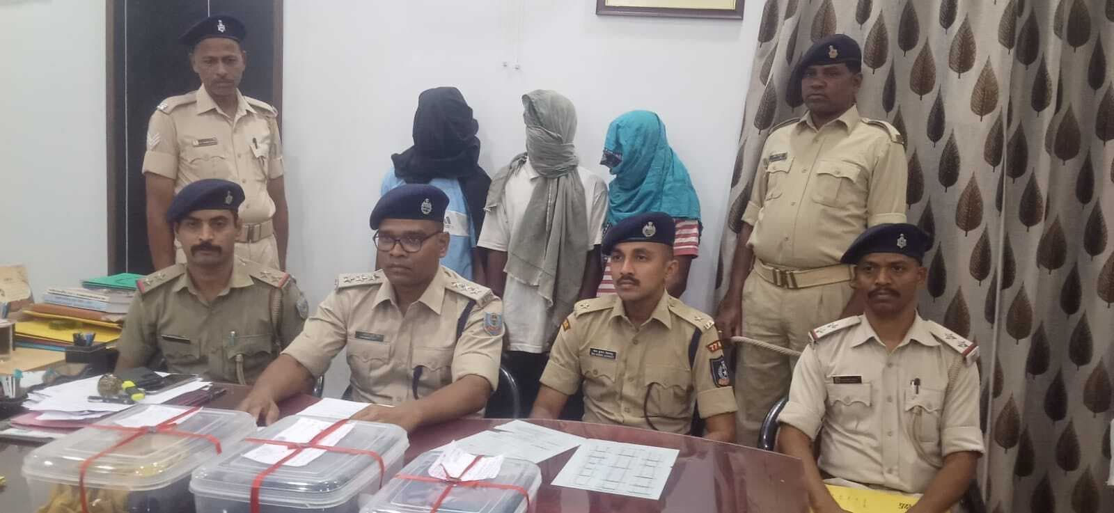 Chaibasa News : गैंगरेप मामले में तीन आरोपी गिरफ्तार