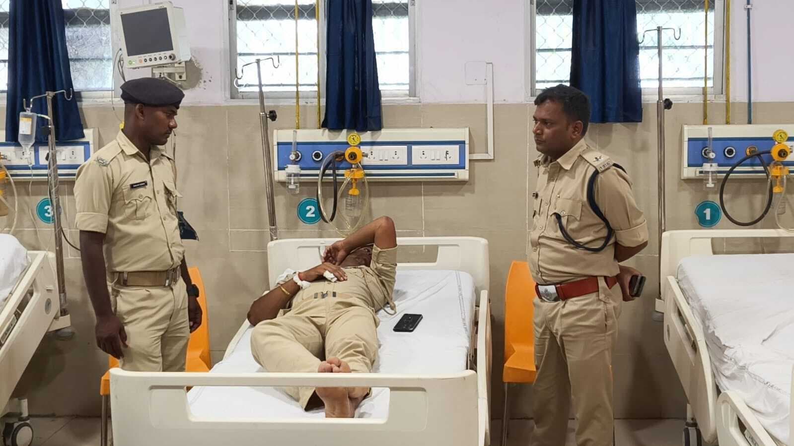 Bokaro News : एयरपोर्ट से सटी अवैध बस्ती को हटाने गयी टीम पर पथराव