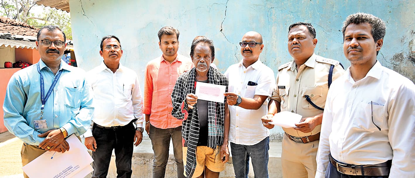 Rourkela News: आरएसपी ने अपनी ग्रीनफील्ड विस्तार परियोजना के प्रभावितों में पहले दिन बांटे छह चेक