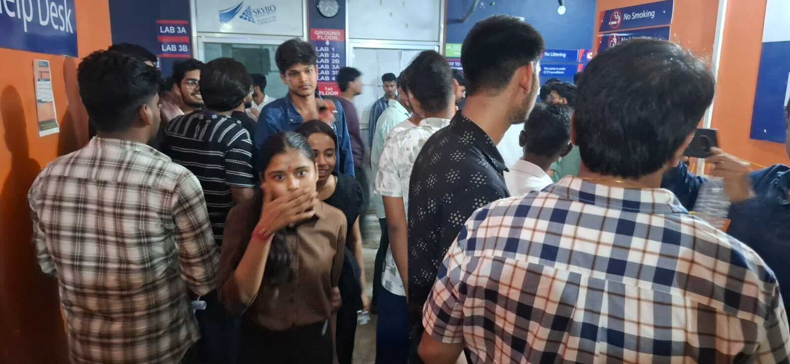PURNIA : कॉमेडके यूजीईटी परीक्षा के दौरान देर शाम तक सर्वर डाउन, हंगामे के बाद परीक्षा स्थगित