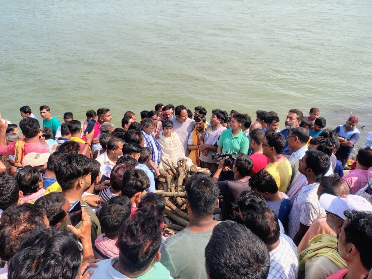 BHAGALPUR : सुलतानगंज नगर परिषद के मुख्य पार्षद का नमामि गंगा घाट पर हुआ अंतिम संस्कार, उमड़े लाेग