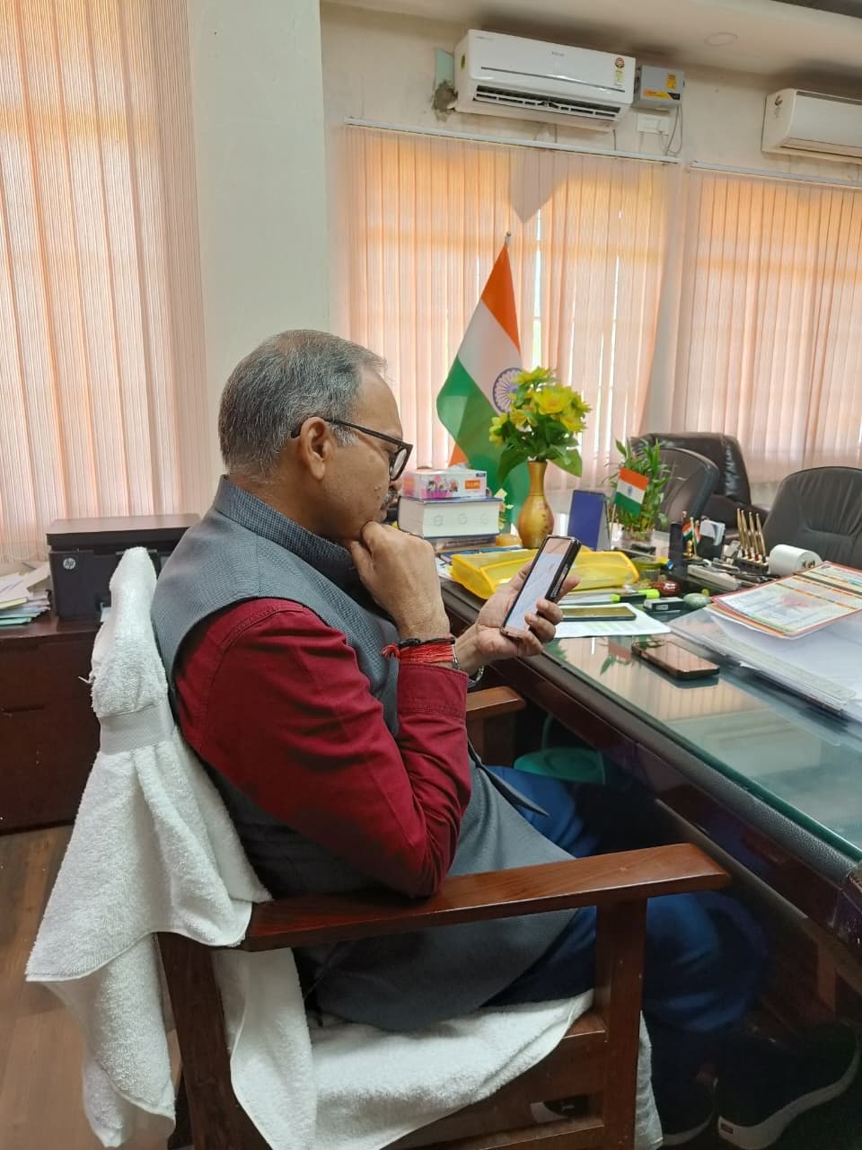 PURNUA : यूजी परीक्षा के दौरान केंद्राधीक्षकों को आया कुलपति का वीडियो कॉल , वर्चुअल लिया परीक्षा का जायजा